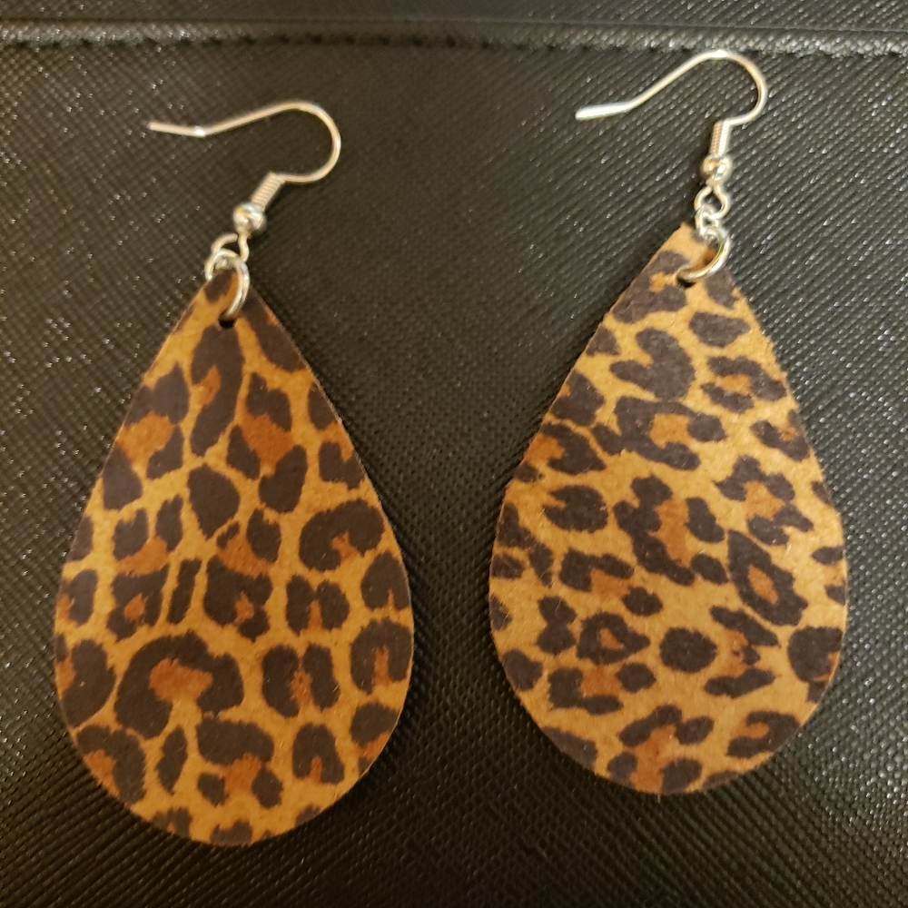 3 for 28$ item. Earrings